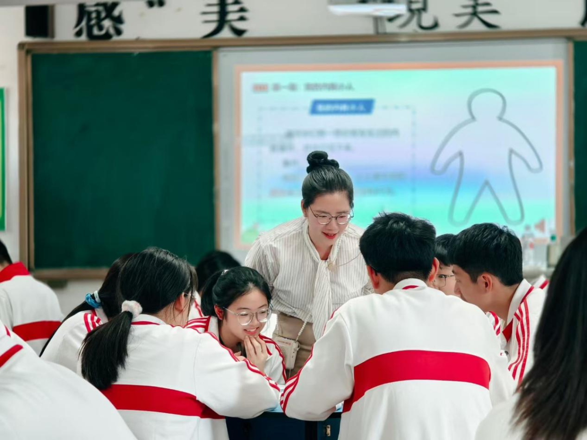 慈溪市高中心理健康品牌課堂展示暨新教師亮相活動在實(shí)驗(yàn)高中舉行.png